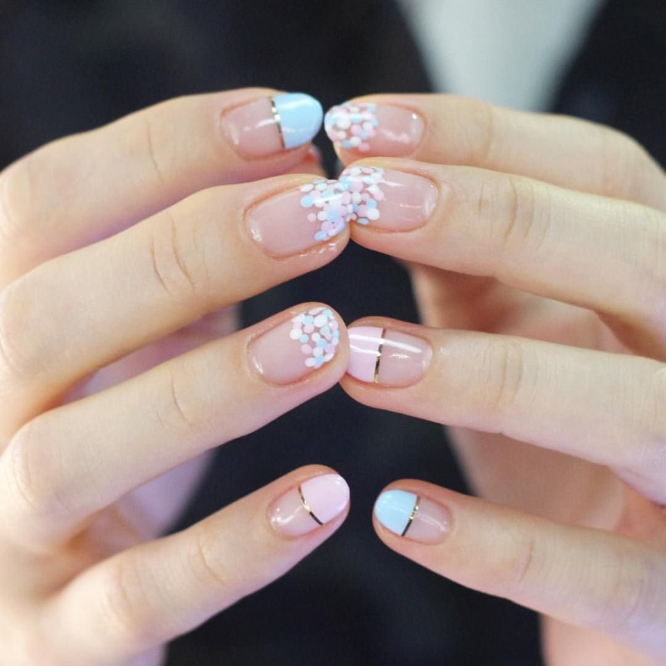 Корейский маникюр нежный