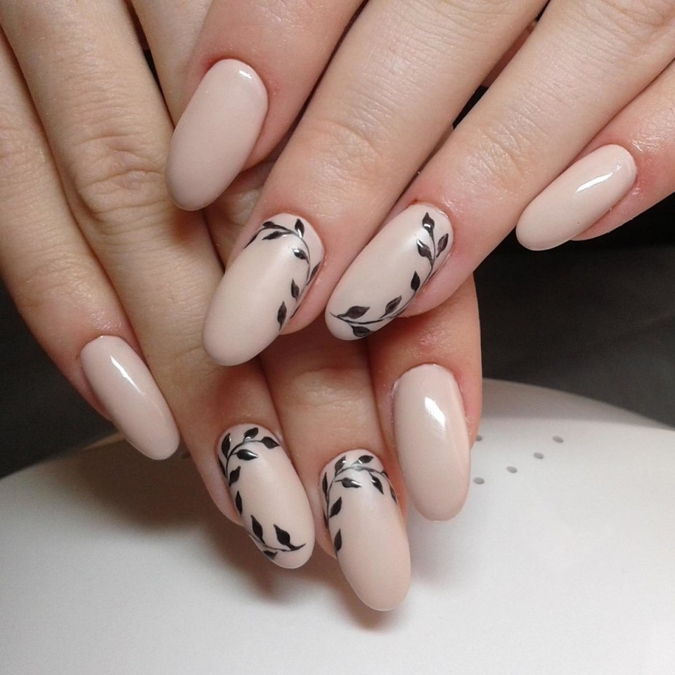 Маникюр с крошкой