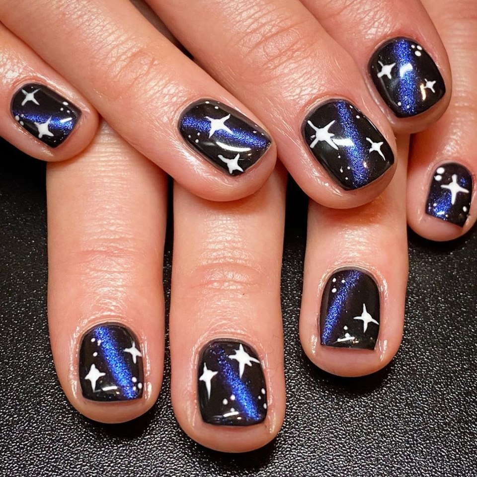 Маникюр кошачий глаз френч черный