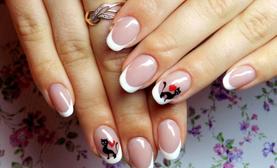 Маникюр френч с кошкой