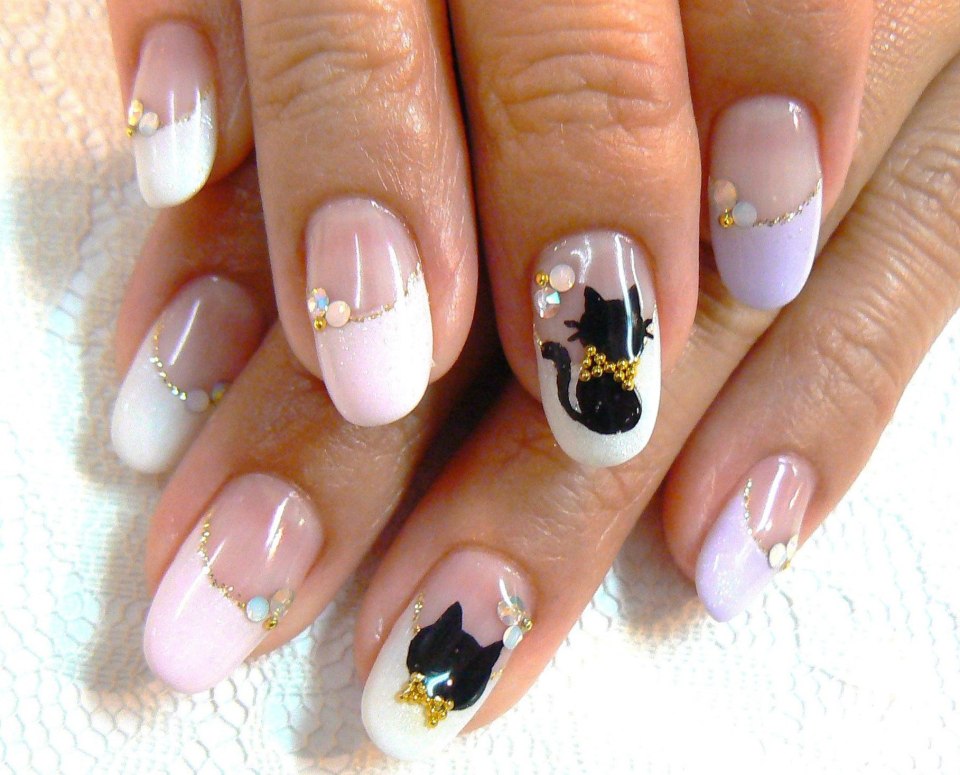 Маникюр с кошечками на короткие ногти