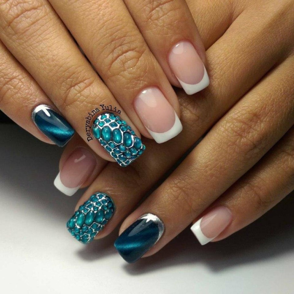 Нежный маникюр с кошками