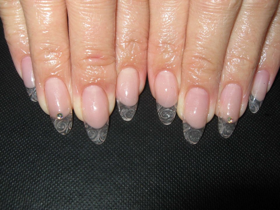 Укрепление ногтей френч