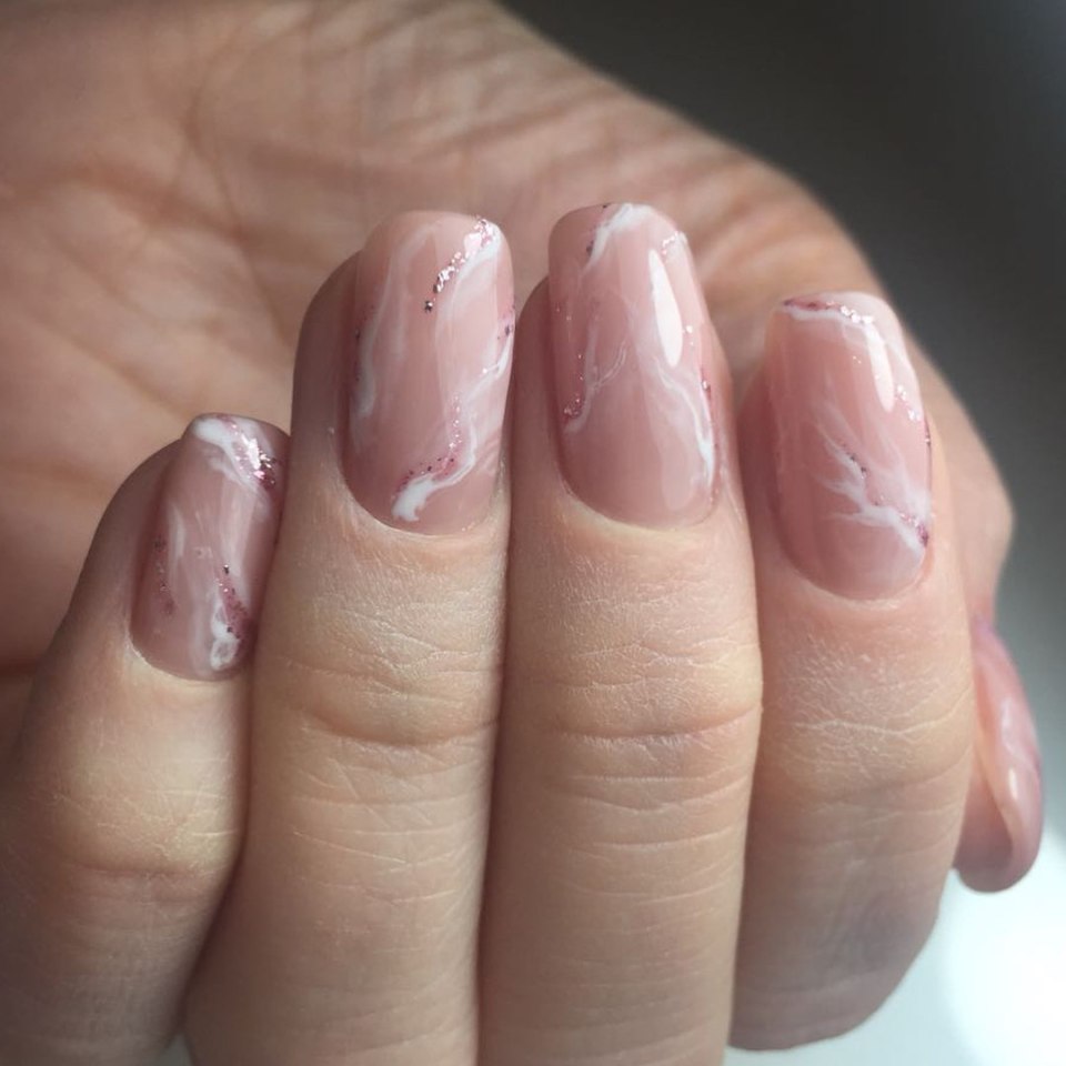 Шеллак французский маникюр отросший