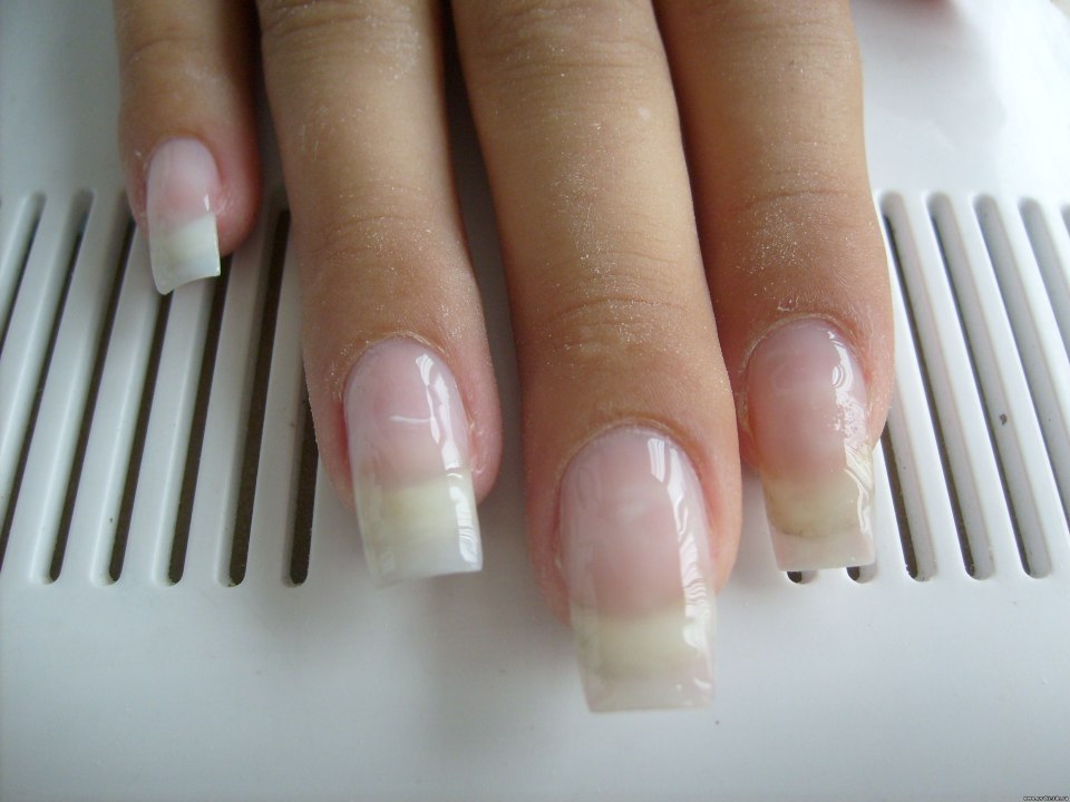 Маникюр прозрачный у кутикулы