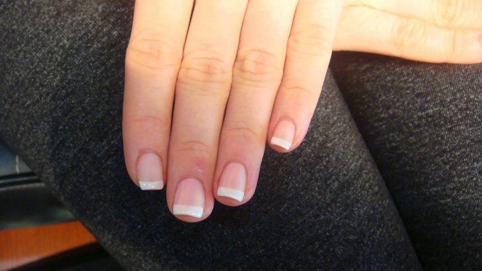 Пилит ногти