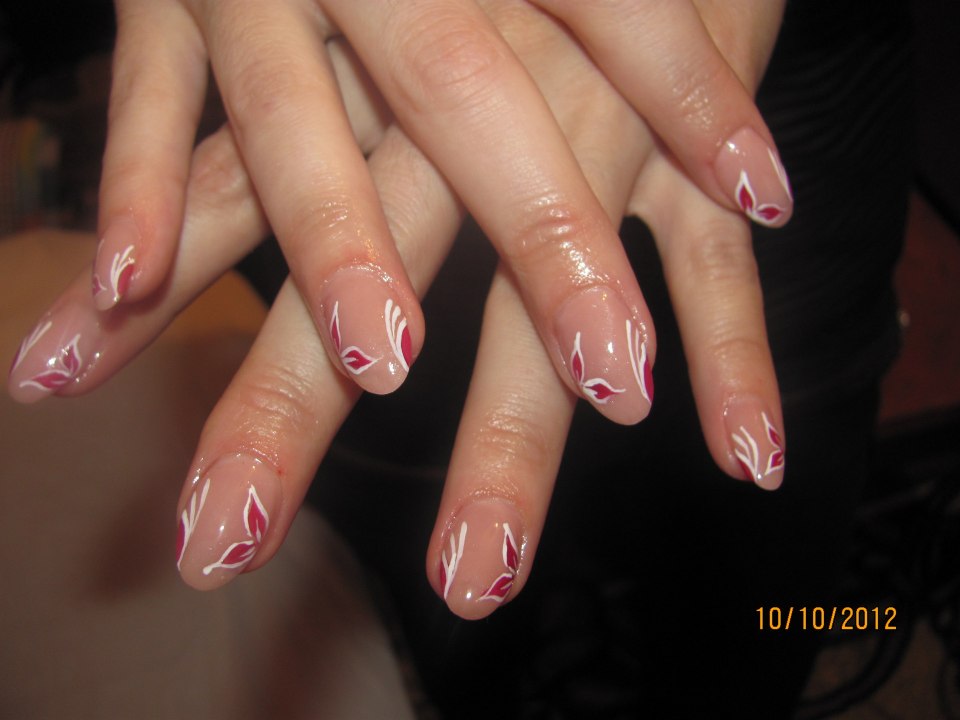 Отросший черный маникюр