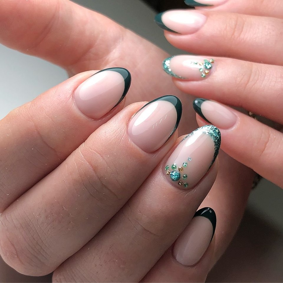 Маникюр омбре в светлых тонах