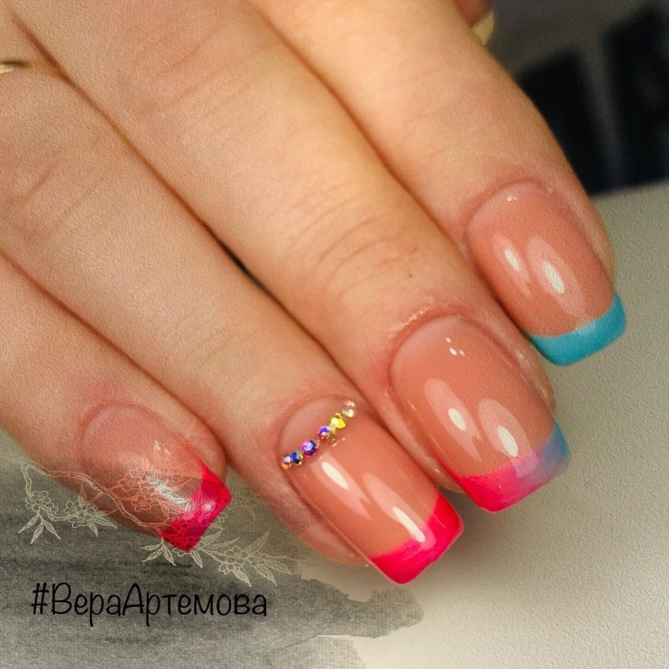 Красивый френч на короткие ногти квадратной