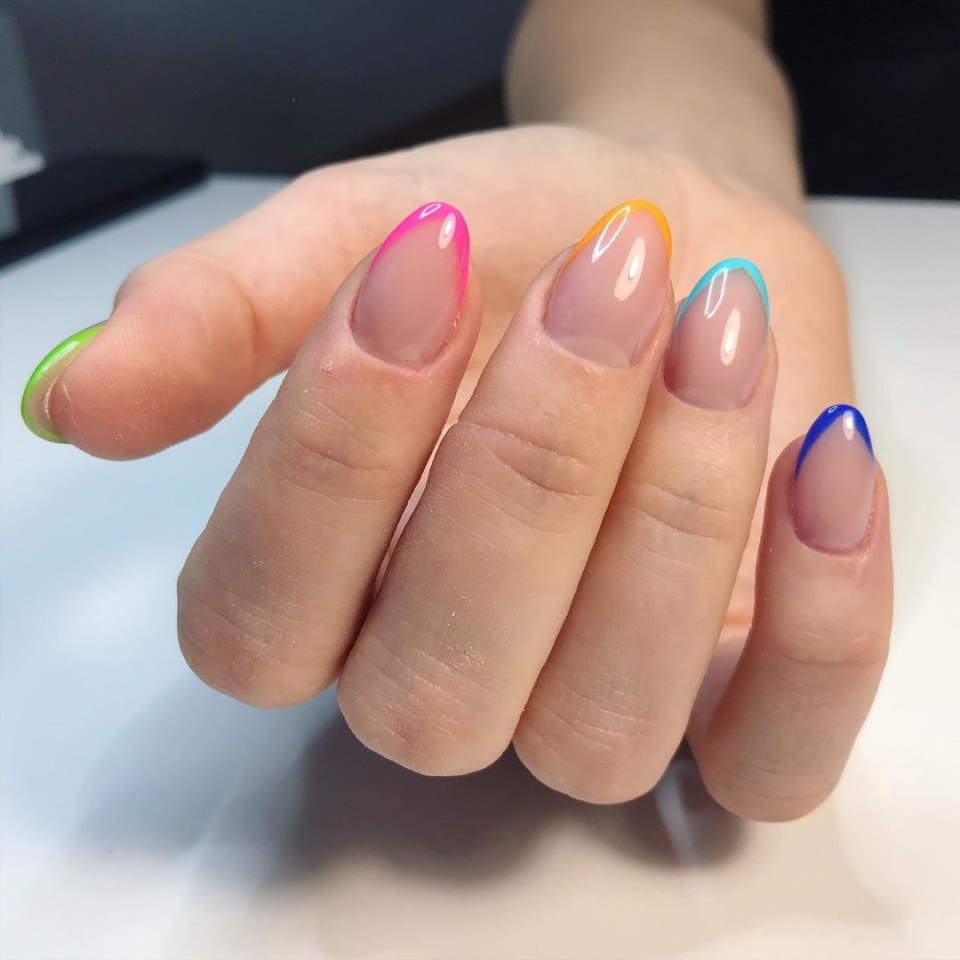 Коралловый френч миндаль