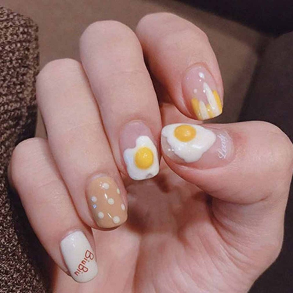 Маникюр с яичницей на короткие ногти
