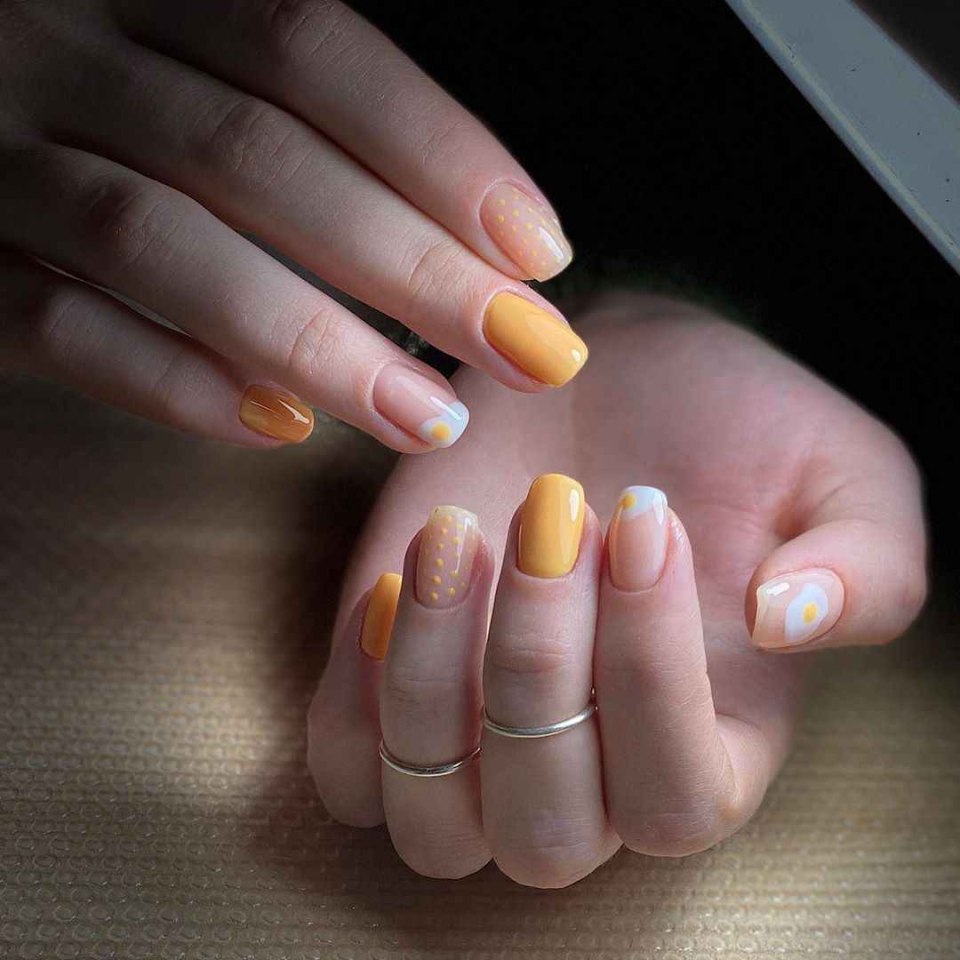 Маникюр с яичницей на короткие ногти