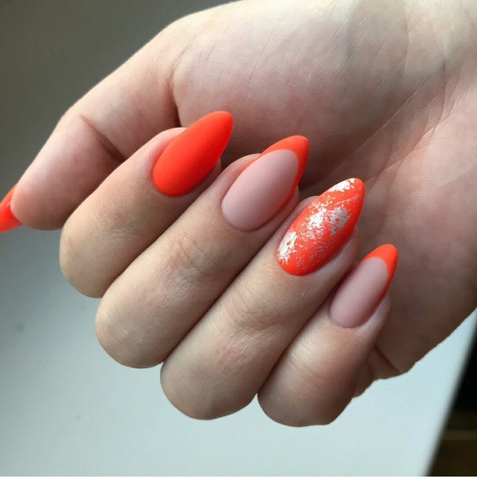 Осенний маникюр на длинные острые ногти