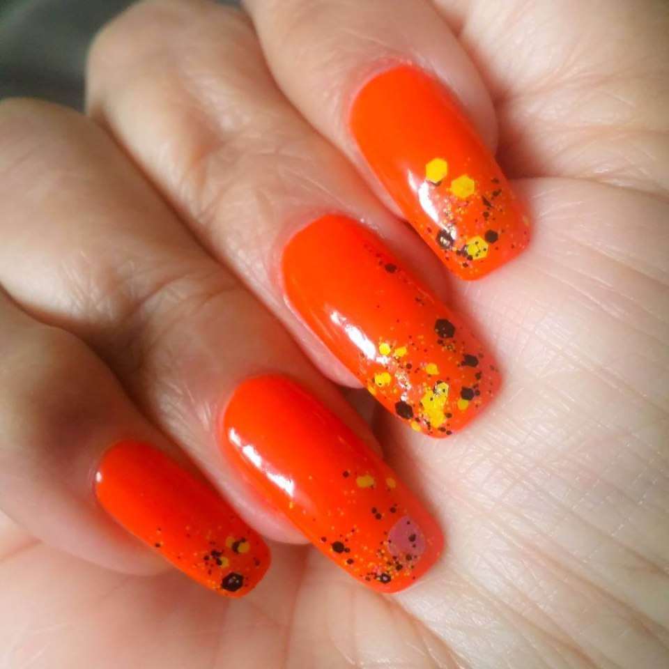 Маникюр осень 2021 зеленый-желтый