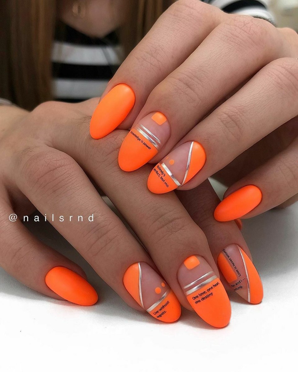 Осенний маникюр красный с золотом