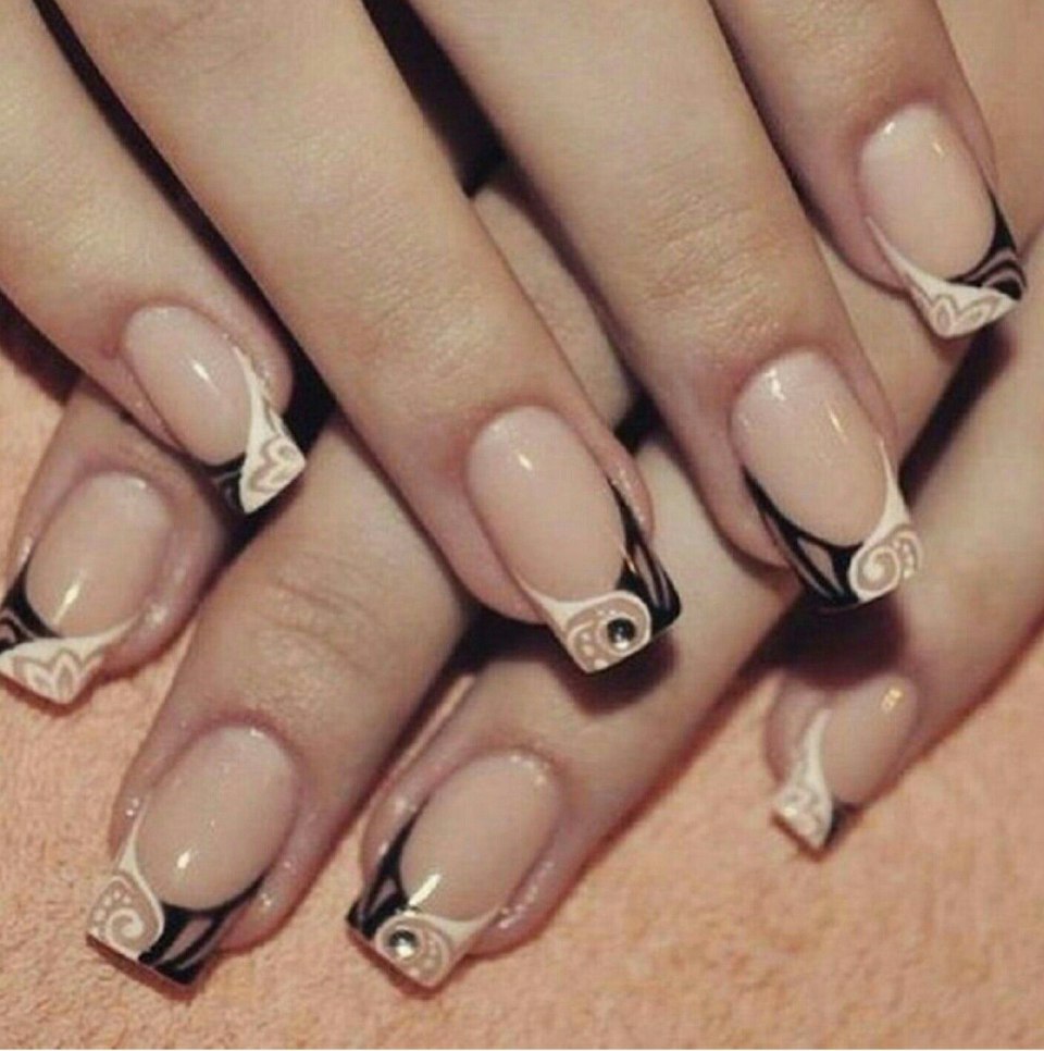 Серебристый френч на ногтях