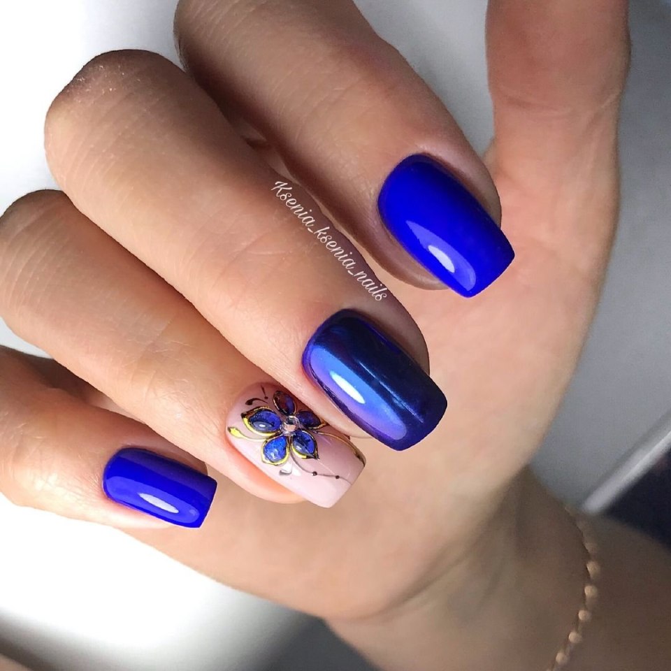 Синий маникюр на короткие ногти