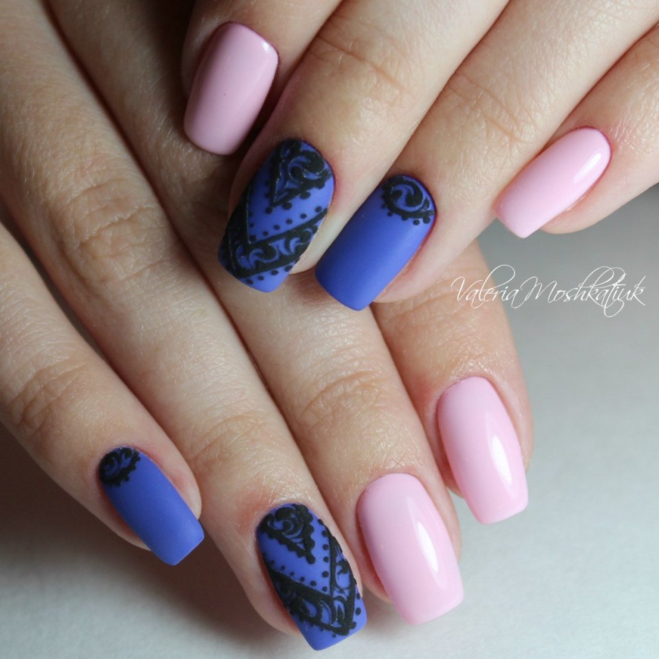 Маникюр с синим лаком