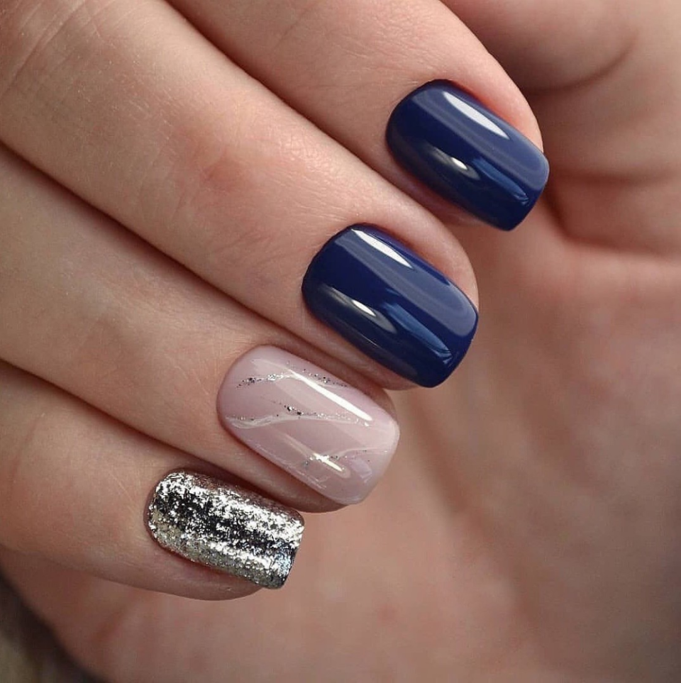Маникюр синего цвета