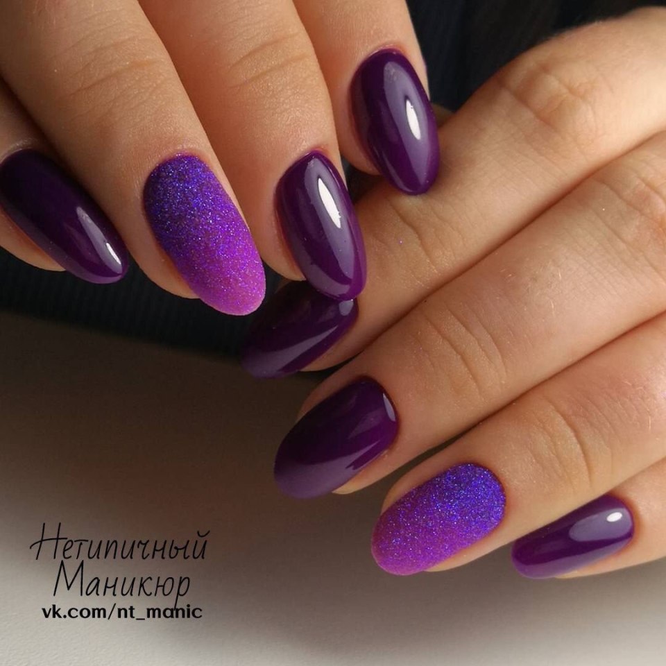 Стильный синий маникюр