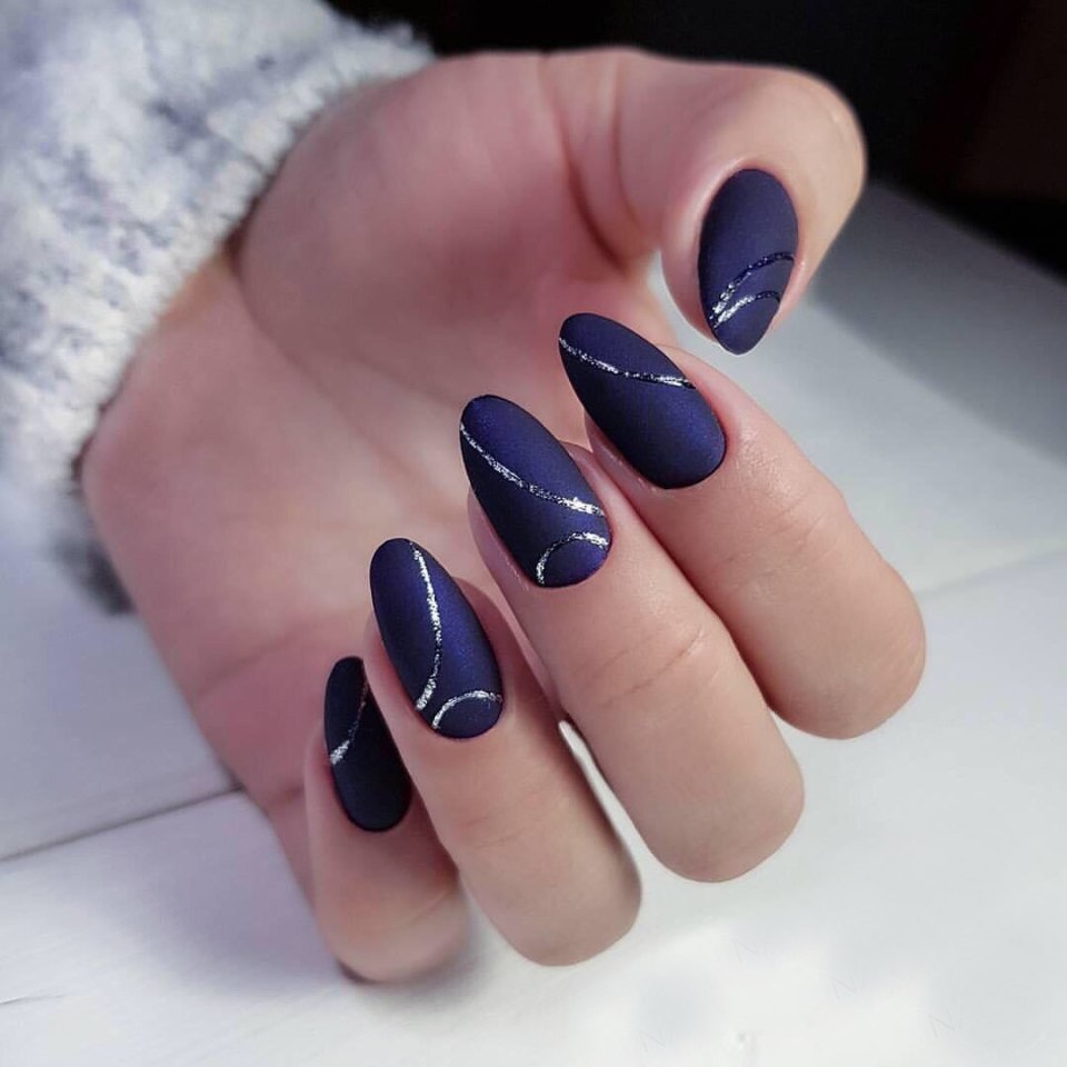 Фиолетовый маникюр