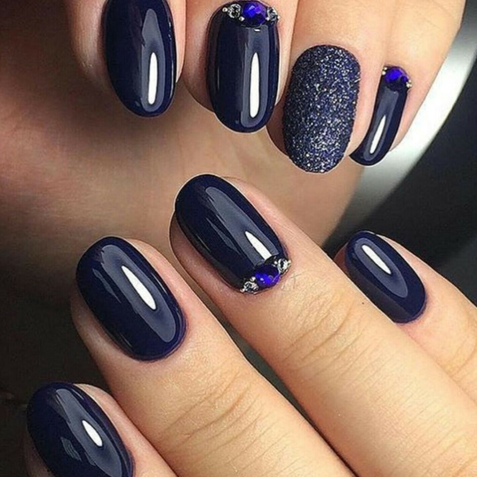 Синий маникюр и педикюр в одном стиле 2021
