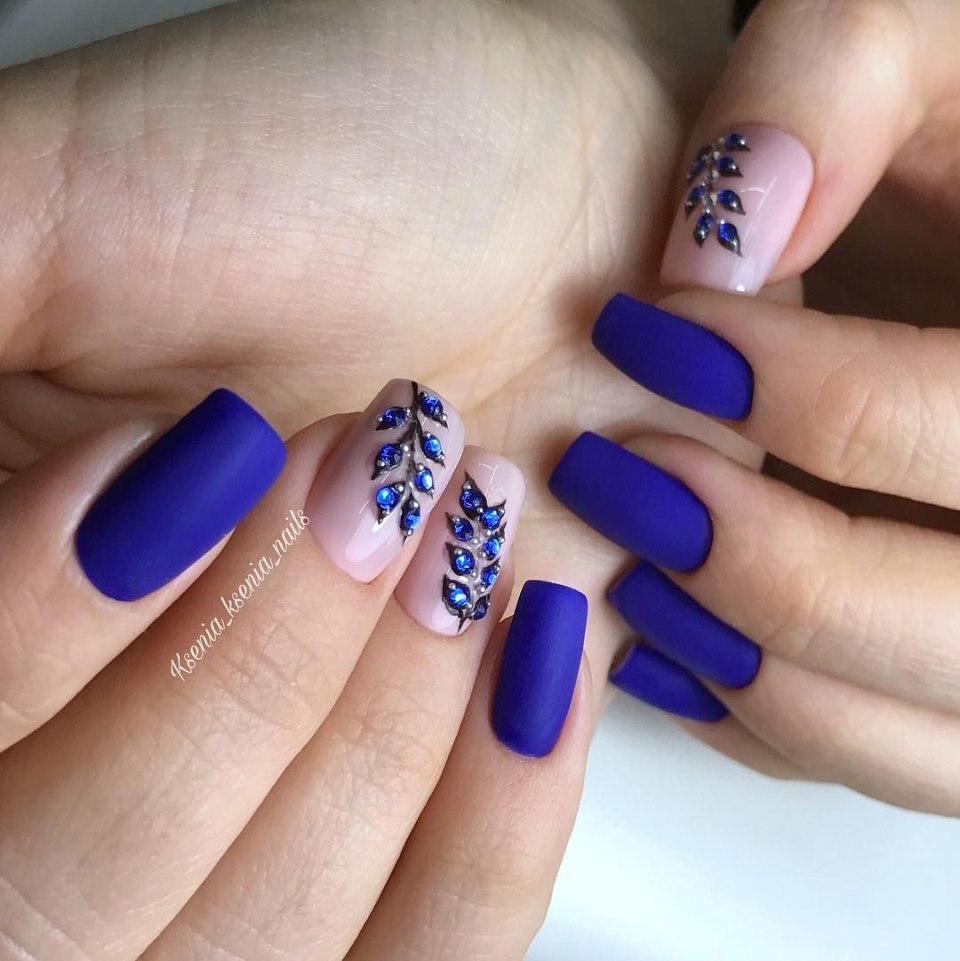 Ногти кошачий глаз синий