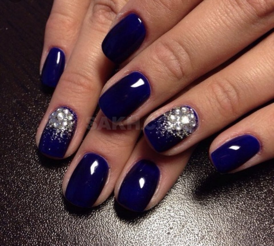 Темно синие ногти