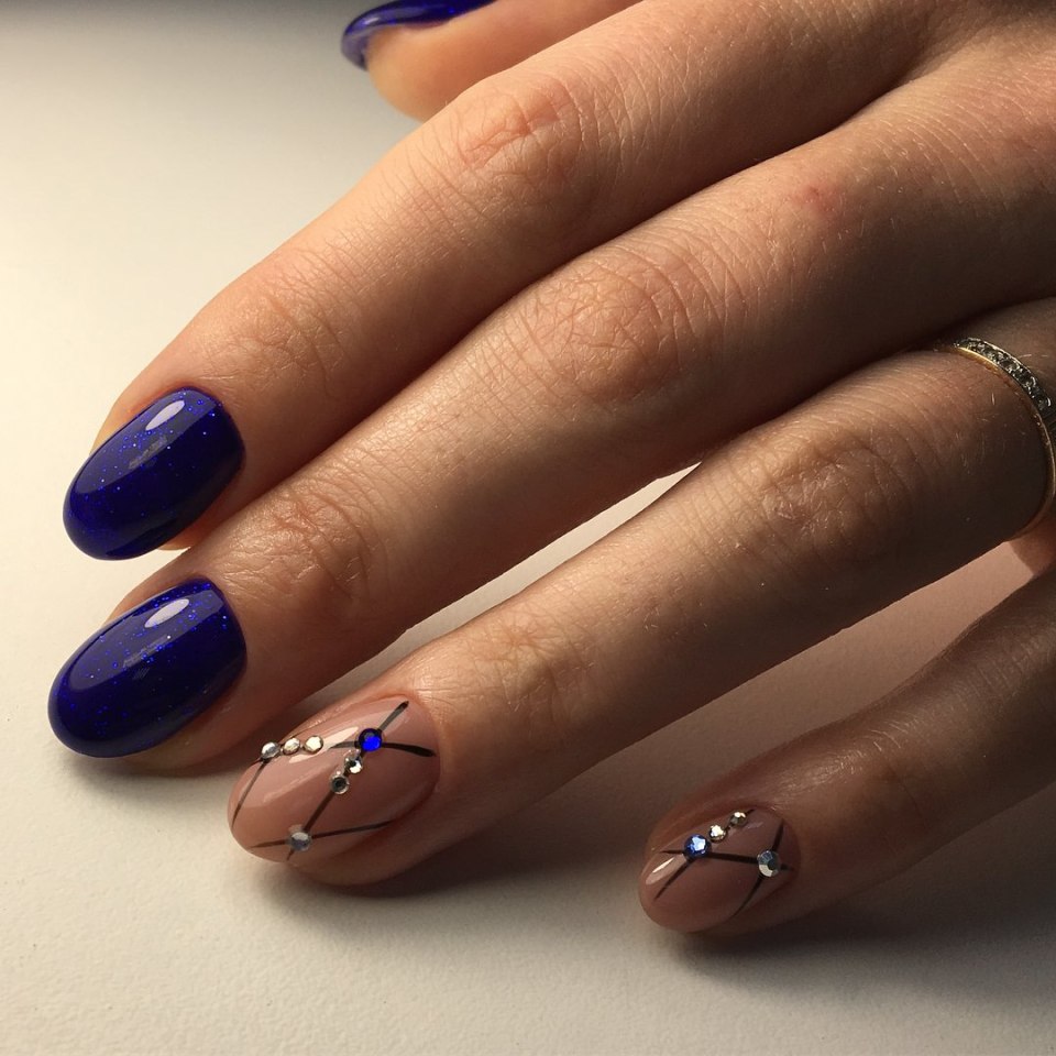 Синие ногти с рисунком