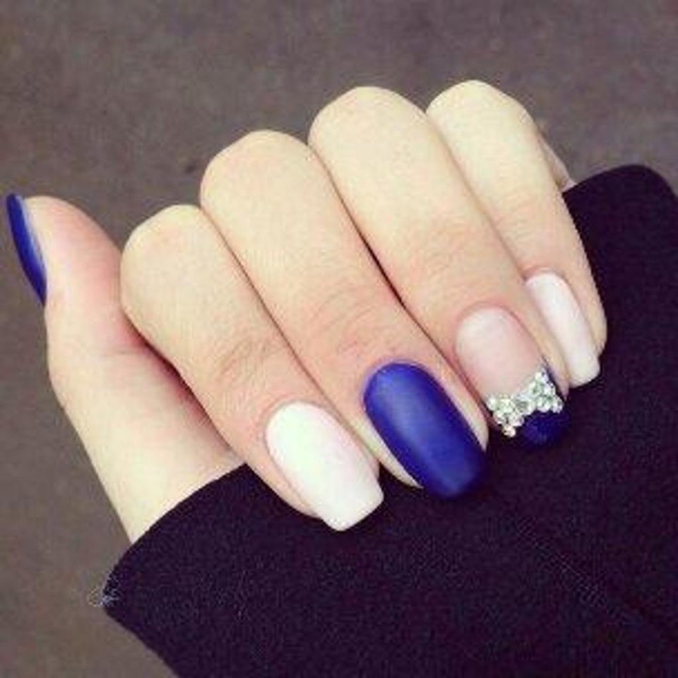 Ногти розовые с синим