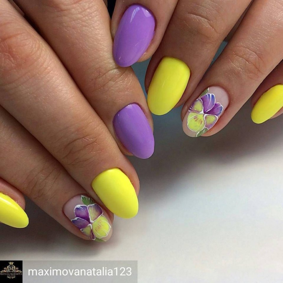 Ногти яркие летние