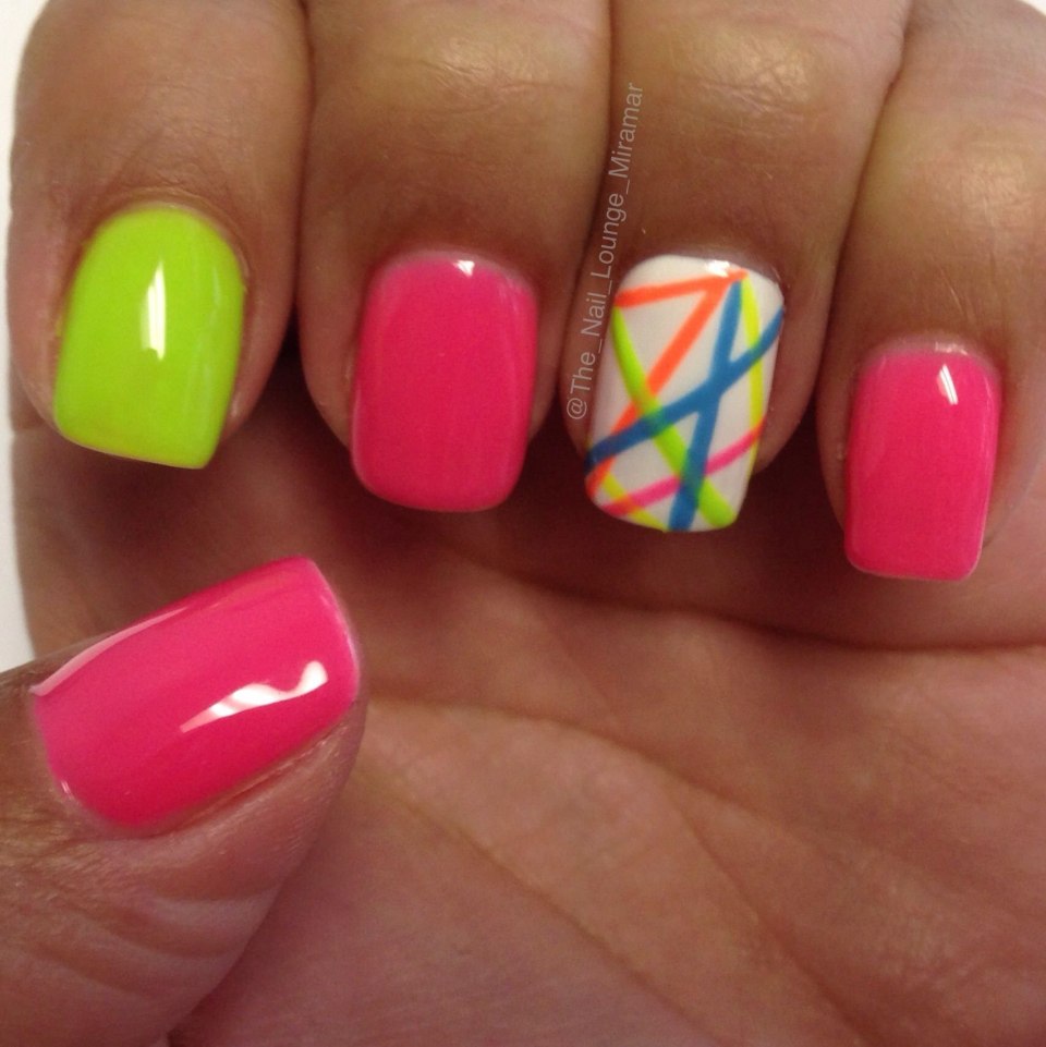Яркий маникюр