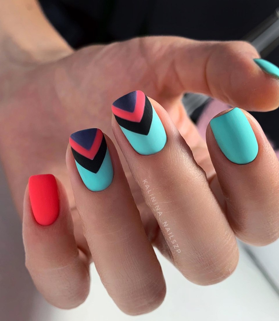 Маникюр на короткие ногти лето