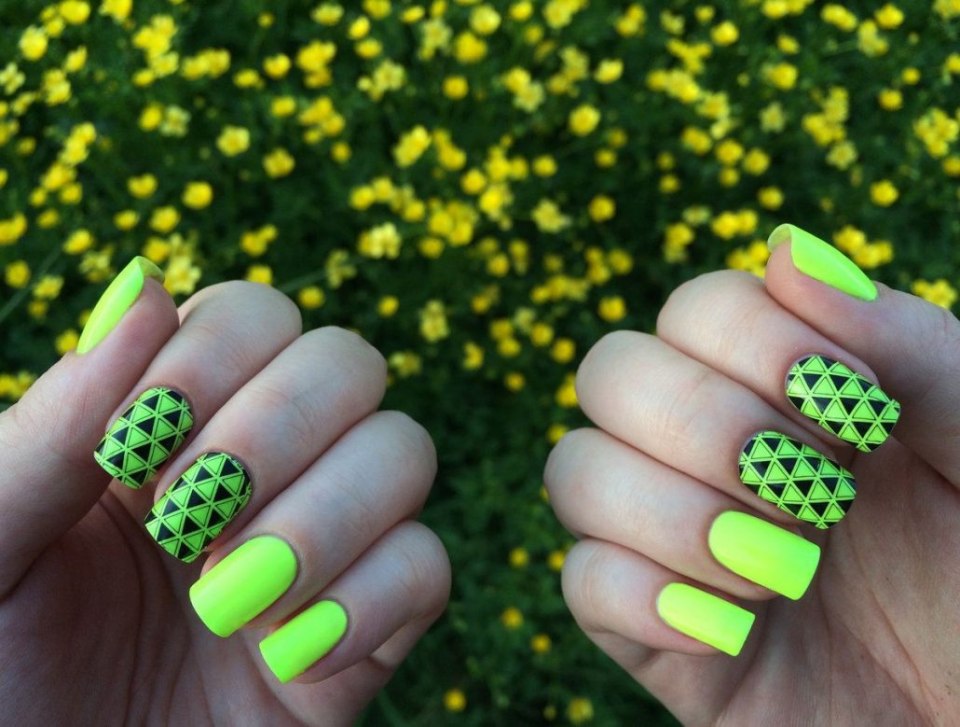 Салатовый маникюр
