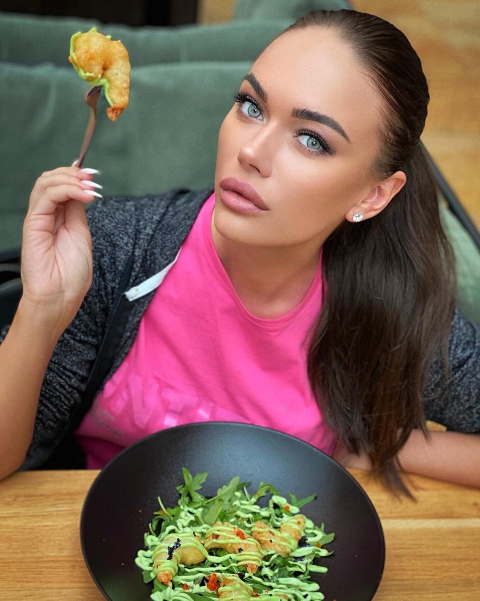 Яна Кошкина маникюр