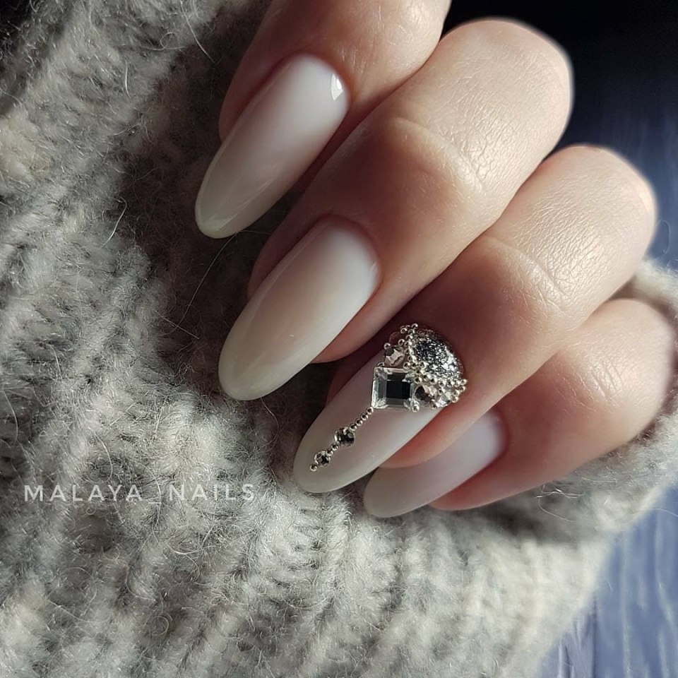 Черные матовые ногти