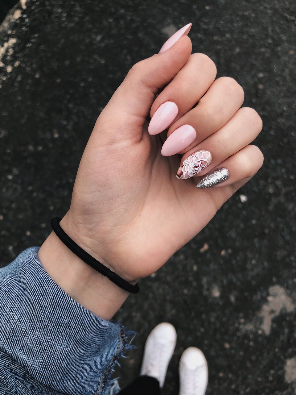 Маникюр розовый с серебром