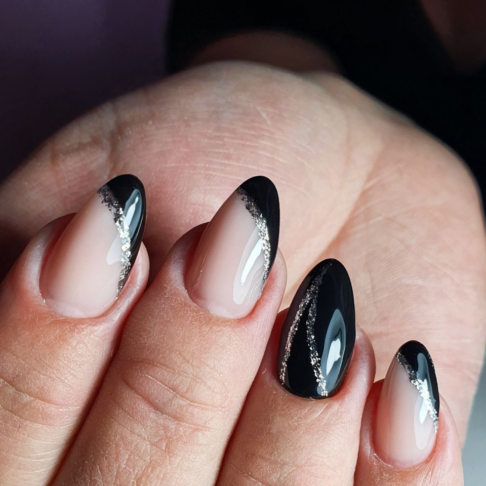 Ногти черный френч с кристаллами