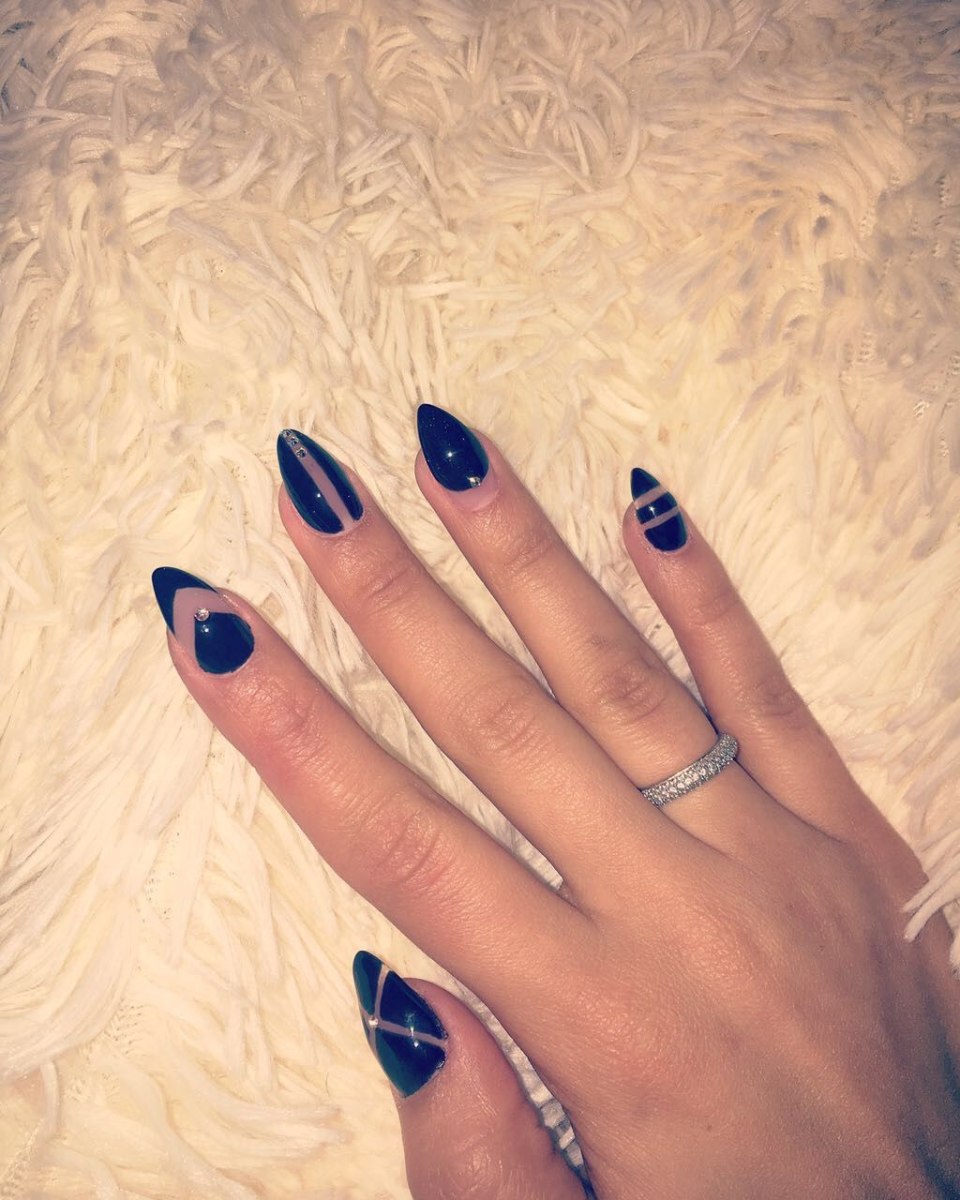 Острый миндаль черный френч