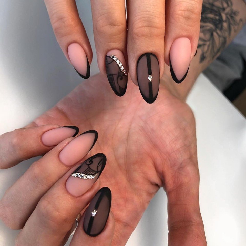 Маникюр на миндалевидные ногти