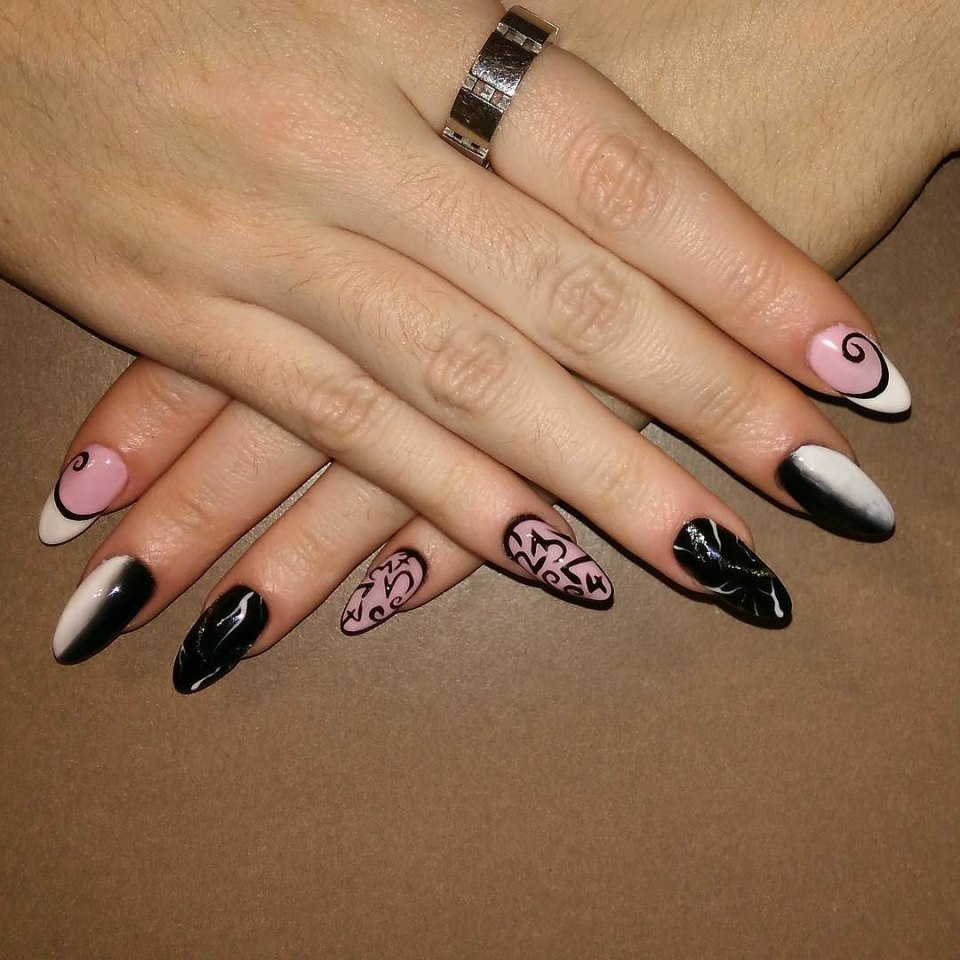 Черный френч на овальные ногти