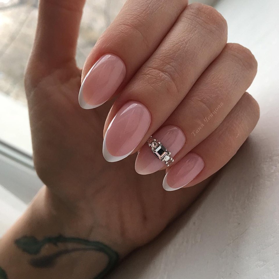 Чёрный френч на квадратных ногтях 2021