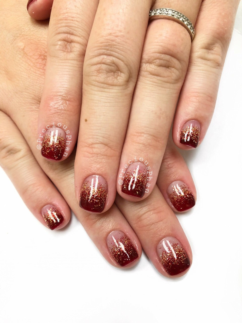 Маникюр бордовый с бежевым на короткие ногти