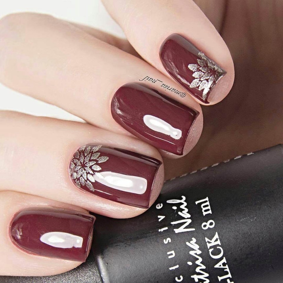 Бордовые ногти миндальной формы