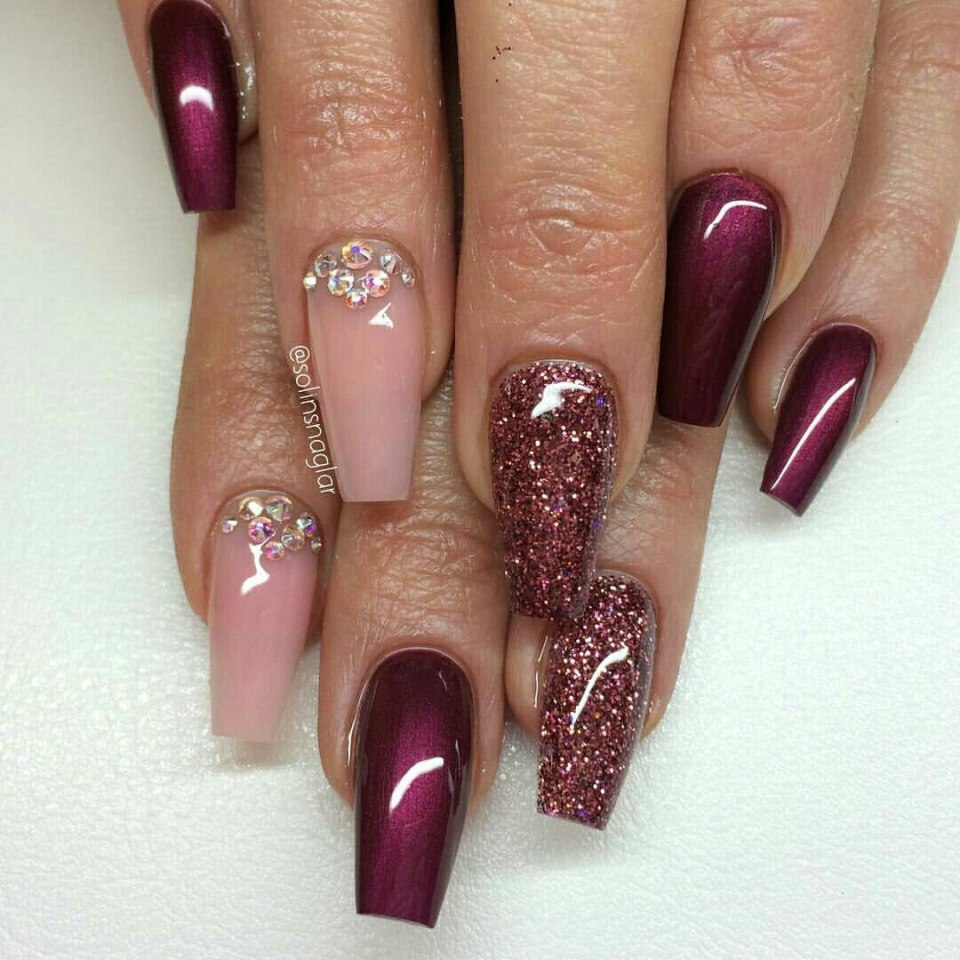 Красный маникюр омбре на короткие ногти