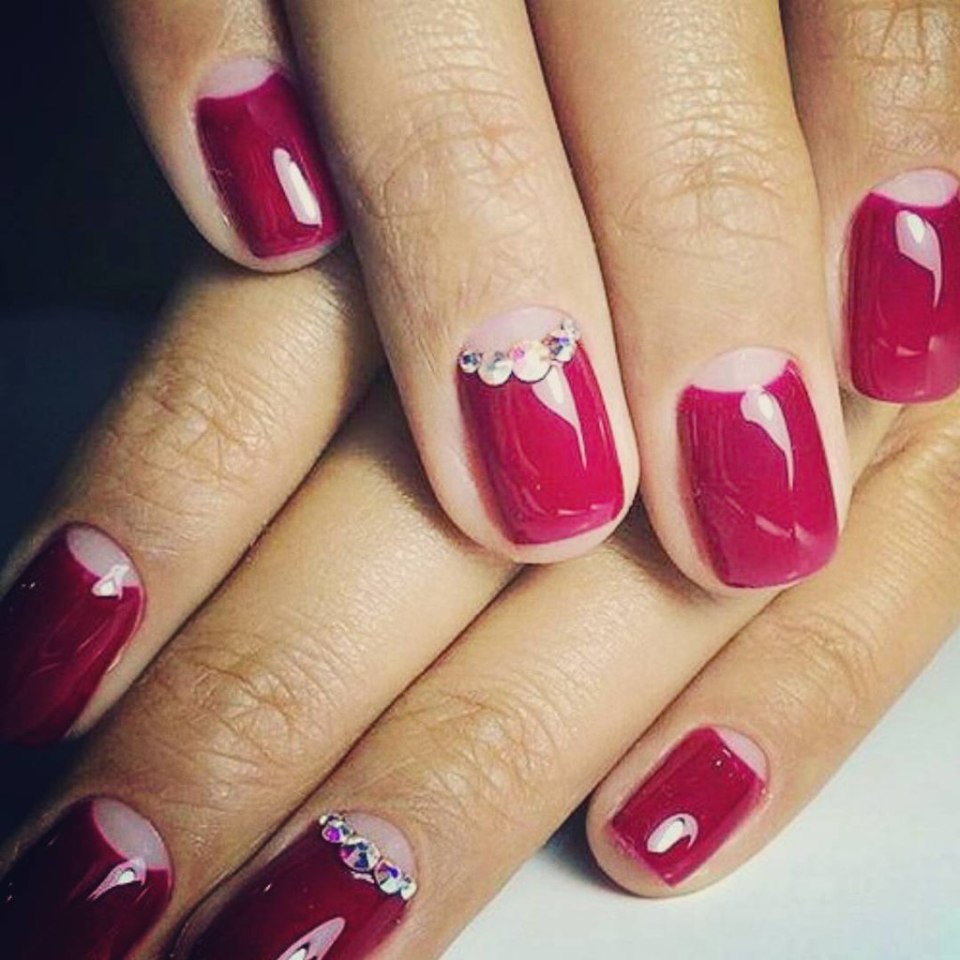 Шикарный маникюр бордового цвета