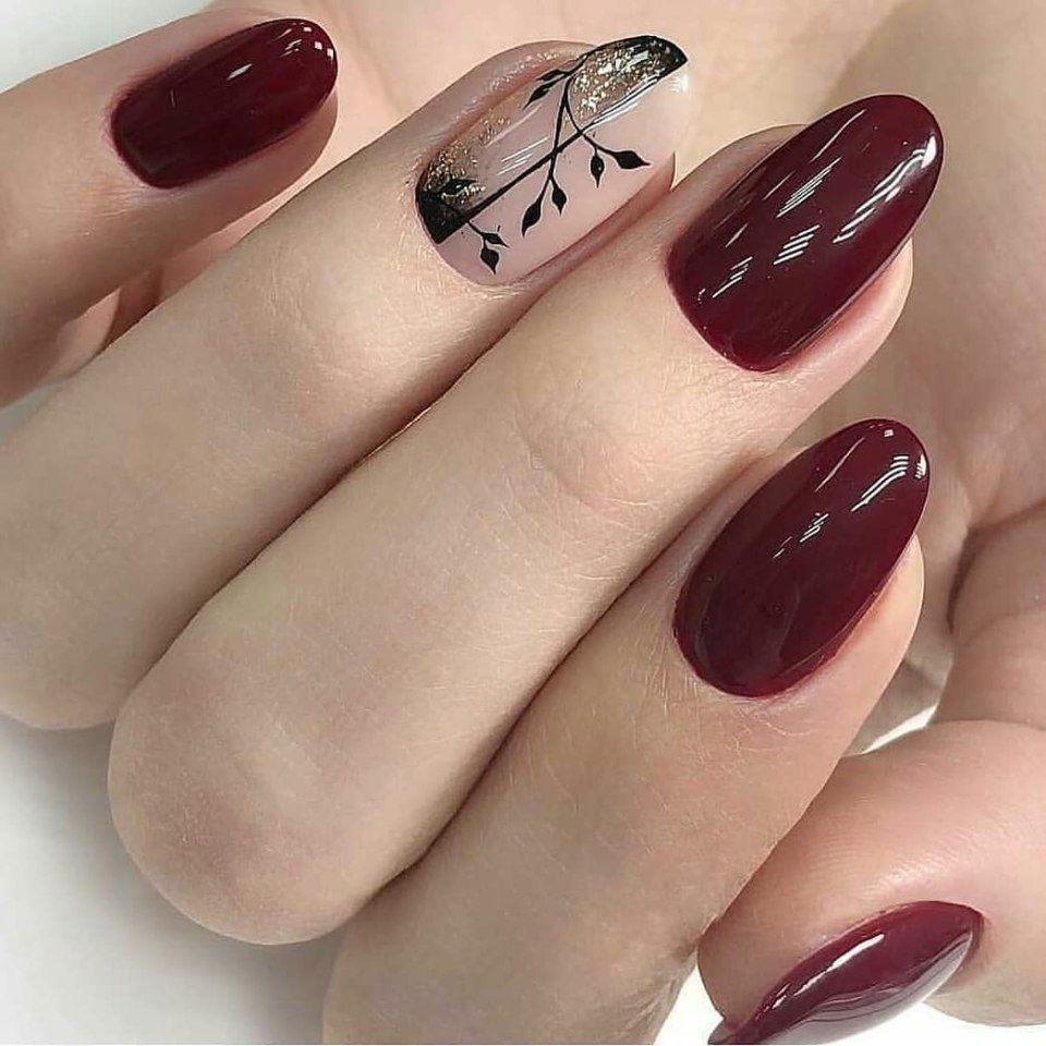 Стильные бордовые ногти