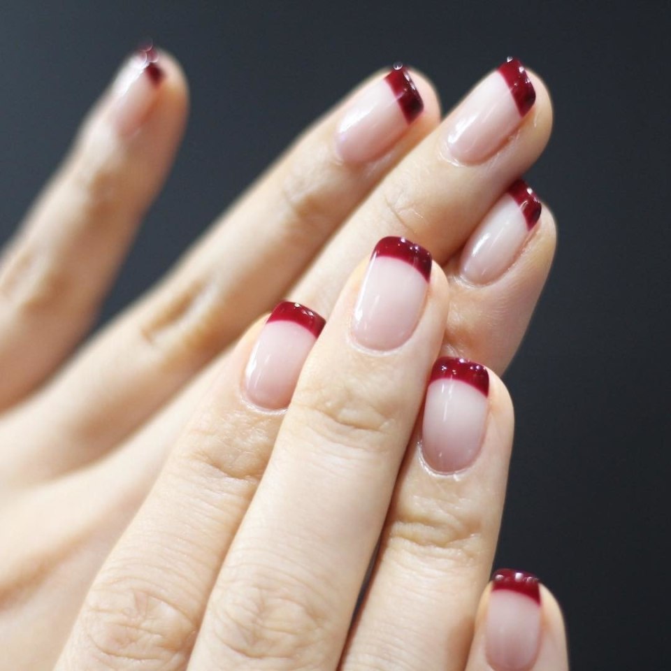 Ногти бордовые с золотом