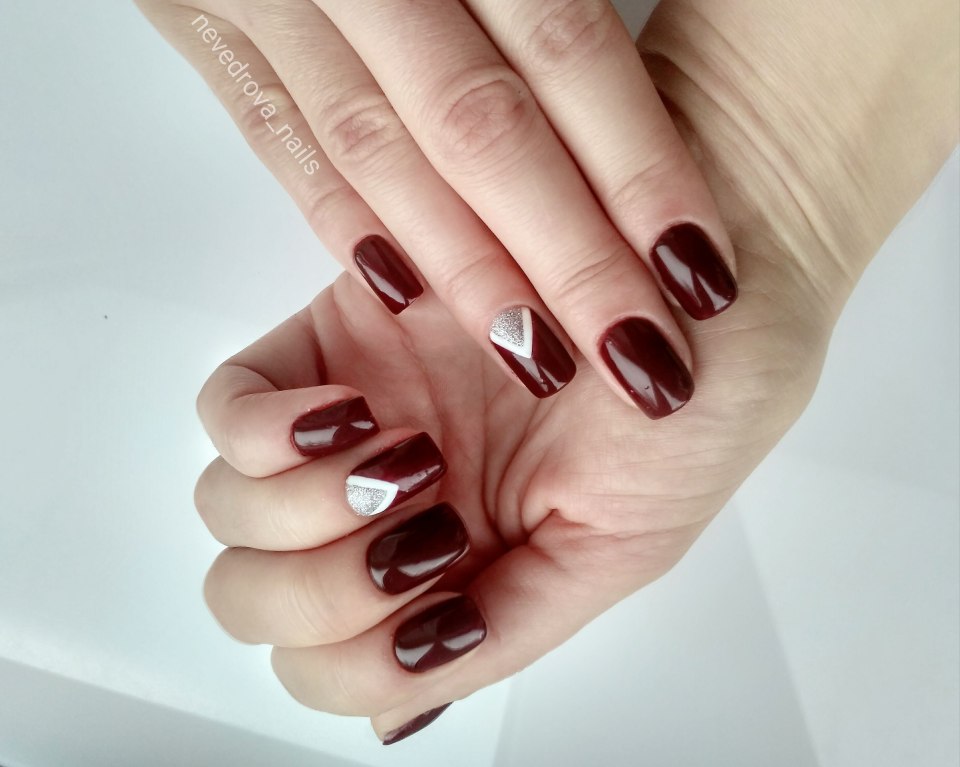 Бордовый маникюр с растяжкой