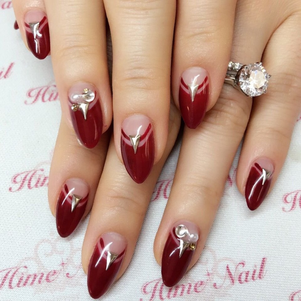 Маникюр на короткие ногти вишня